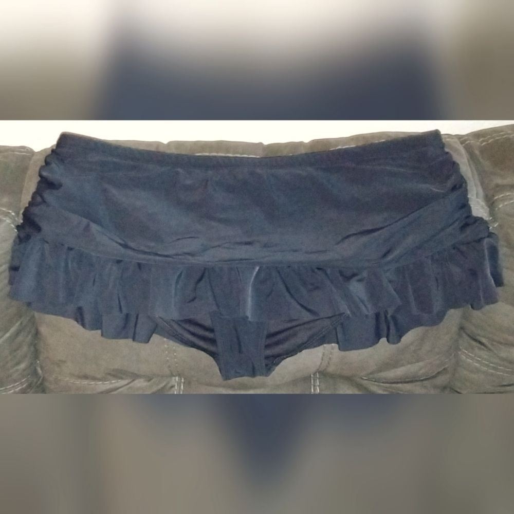 Ruffled Bathing suit skirt with ruching Plus sz 20 swim skirt.